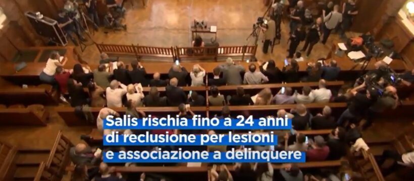 Ilaria Salis in tribunale senza catene